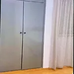Cozy 2-bed By The Kings Avenue Mall Apartament