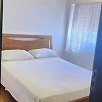 Cozy 2-bed By The Kings Avenue Mall Apartament *