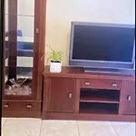 아파트 Cozy 2-bed By The Kings Avenue Mall *