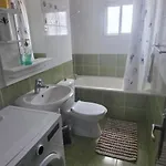 Cozy 2-bed By The Kings Avenue Mall * 파포스