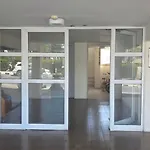 Cozy 2-bed By The Kings Avenue Mall * 파포스