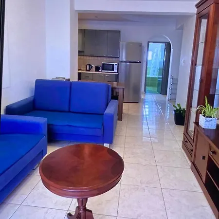 Daire Cozy 2-bed By The Kings Avenue Mall