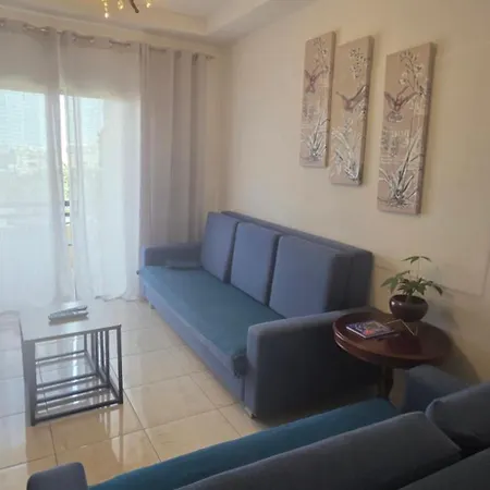 公寓 Cozy 2-bed By The Kings Avenue Mall