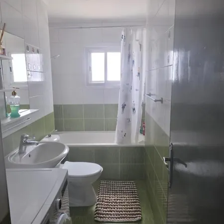 Cozy 2-bed By The Kings Avenue Mall *