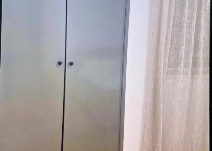 Cozy 2-bed By The Kings Avenue Mall Apartmán