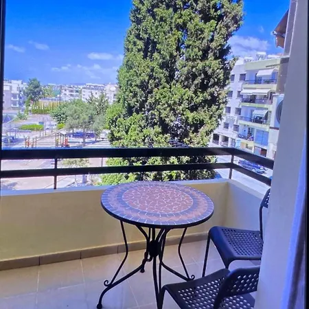 Cozy 2-bed By The Kings Avenue Mall Appartamento *